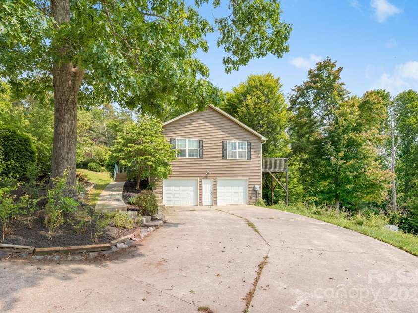 18 & 28 Sunberry Drive, Alexander, NC 28701.  MLS# CAR4266068, YatesRealty ID 23120. 