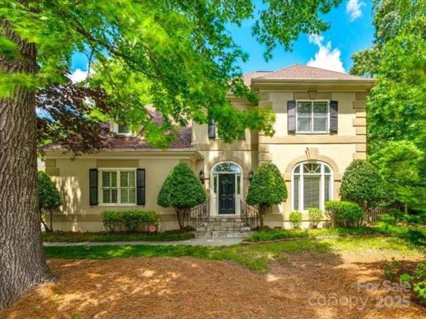 15618 Eagleview Drive, Charlotte, NC 28278.  MLS# CAR4248244, YatesRealty ID 23122. 
