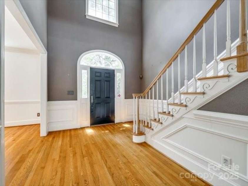 15618 Eagleview Drive, Charlotte, NC 28278.  MLS# CAR4248244, YatesRealty ID 23122. 