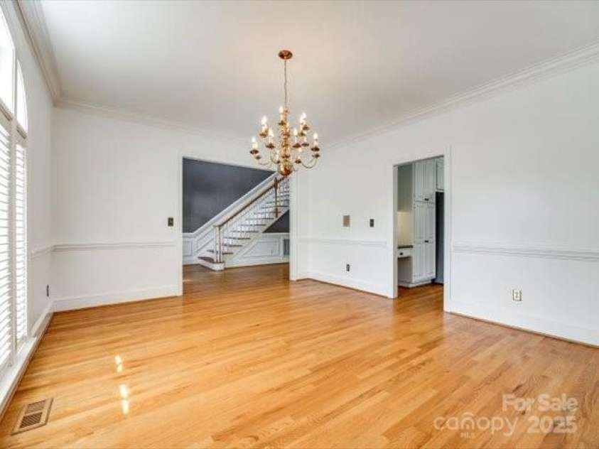 15618 Eagleview Drive, Charlotte, NC 28278.  MLS# CAR4248244, YatesRealty ID 23122. 