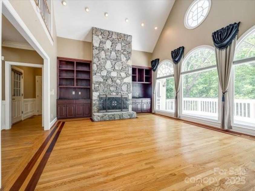 15618 Eagleview Drive, Charlotte, NC 28278.  MLS# CAR4248244, YatesRealty ID 23122. 