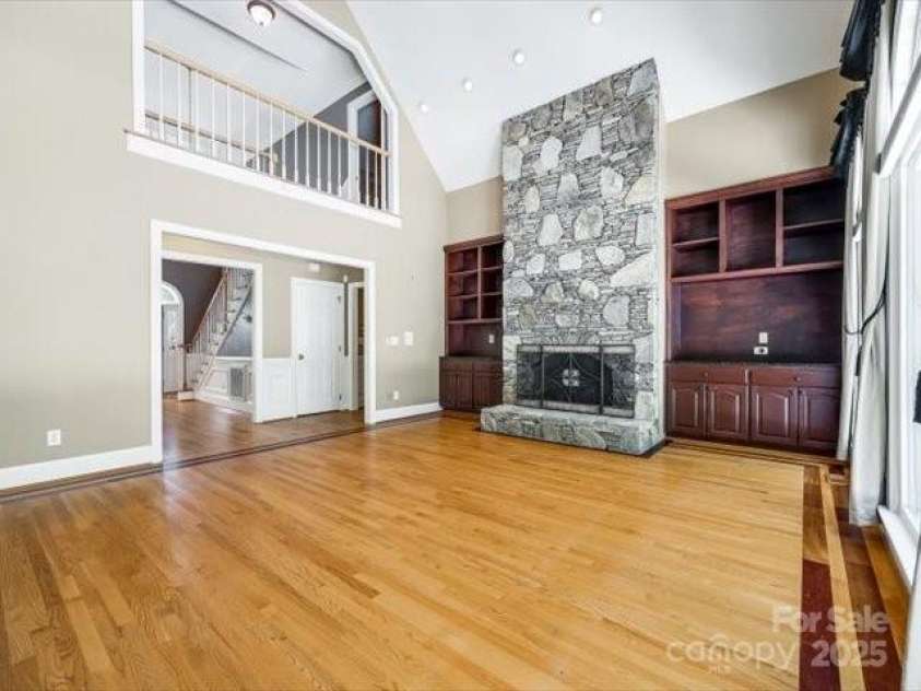 15618 Eagleview Drive, Charlotte, NC 28278.  MLS# CAR4248244, YatesRealty ID 23122. 