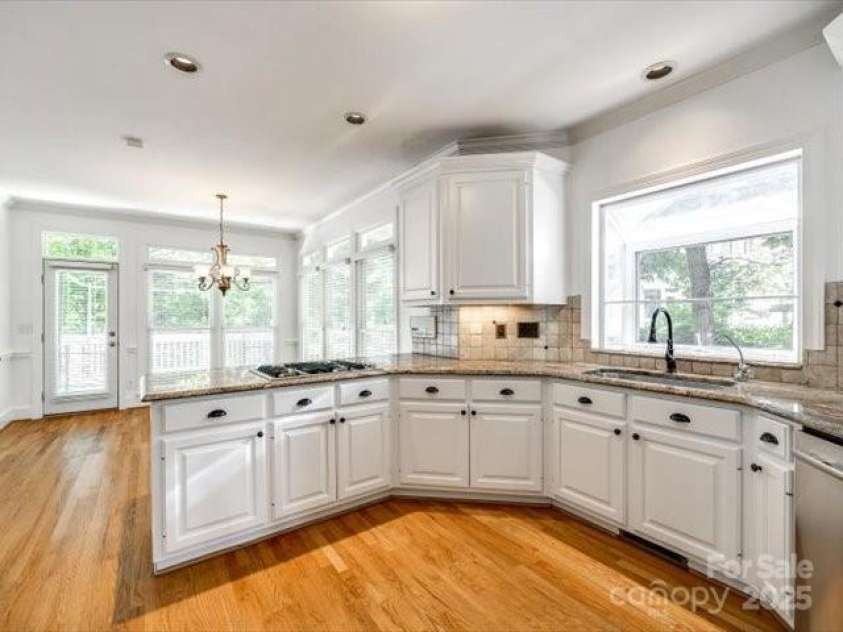15618 Eagleview Drive, Charlotte, NC 28278.  MLS# CAR4248244, YatesRealty ID 23122. 