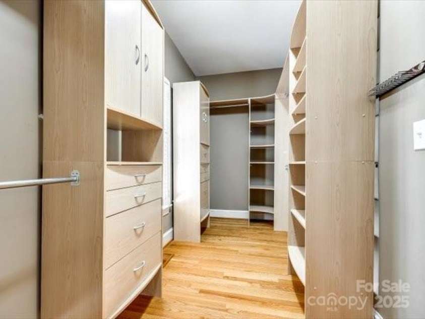 15618 Eagleview Drive, Charlotte, NC 28278.  MLS# CAR4248244, YatesRealty ID 23122. 