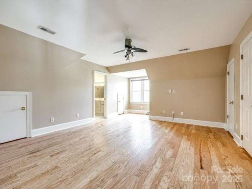15618 Eagleview Drive, Charlotte, NC 28278.  MLS# CAR4248244, YatesRealty ID 23122. 