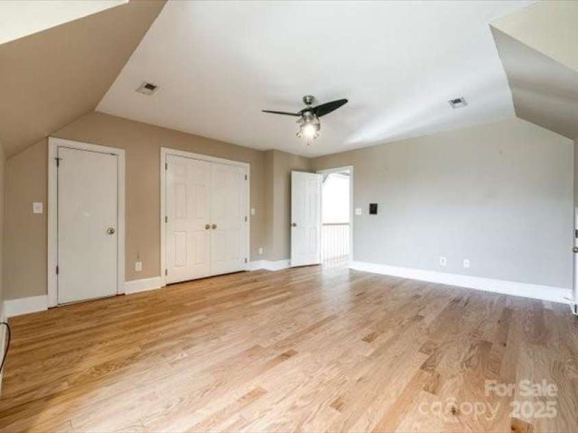 15618 Eagleview Drive, Charlotte, NC 28278.  MLS# CAR4248244, YatesRealty ID 23122. 