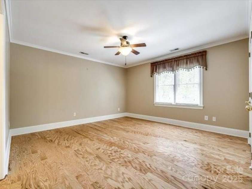 15618 Eagleview Drive, Charlotte, NC 28278.  MLS# CAR4248244, YatesRealty ID 23122. 