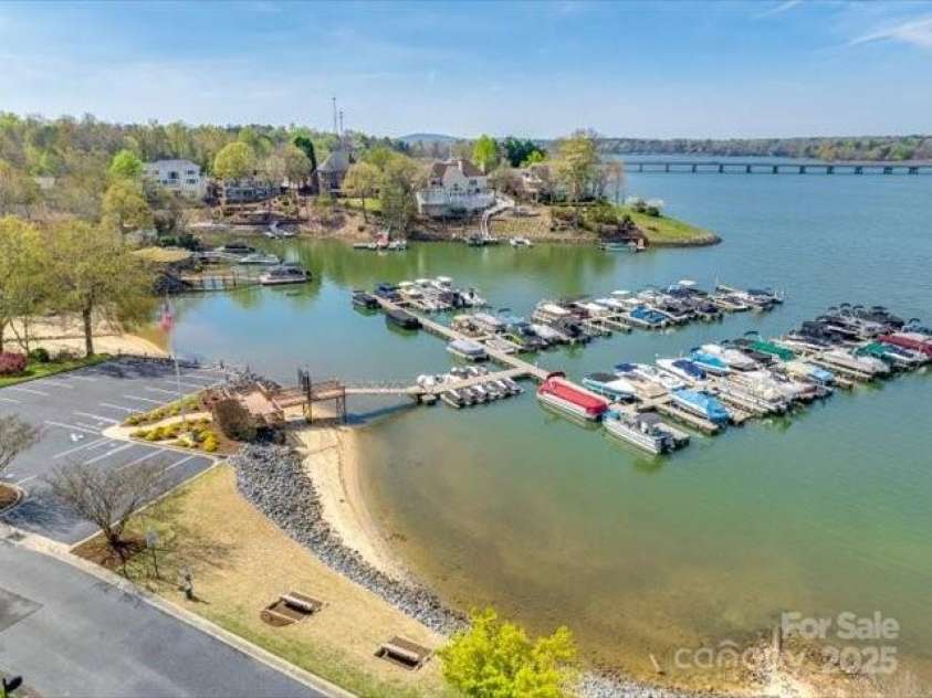 15618 Eagleview Drive, Charlotte, NC 28278.  MLS# CAR4248244, YatesRealty ID 23122. 