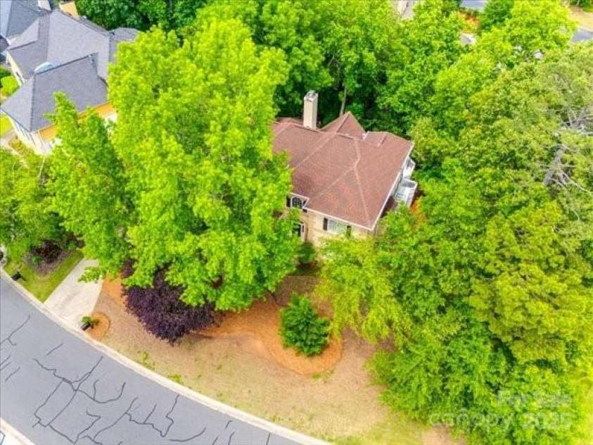 15618 Eagleview Drive, Charlotte, NC 28278.  MLS# CAR4248244, YatesRealty ID 23122. 