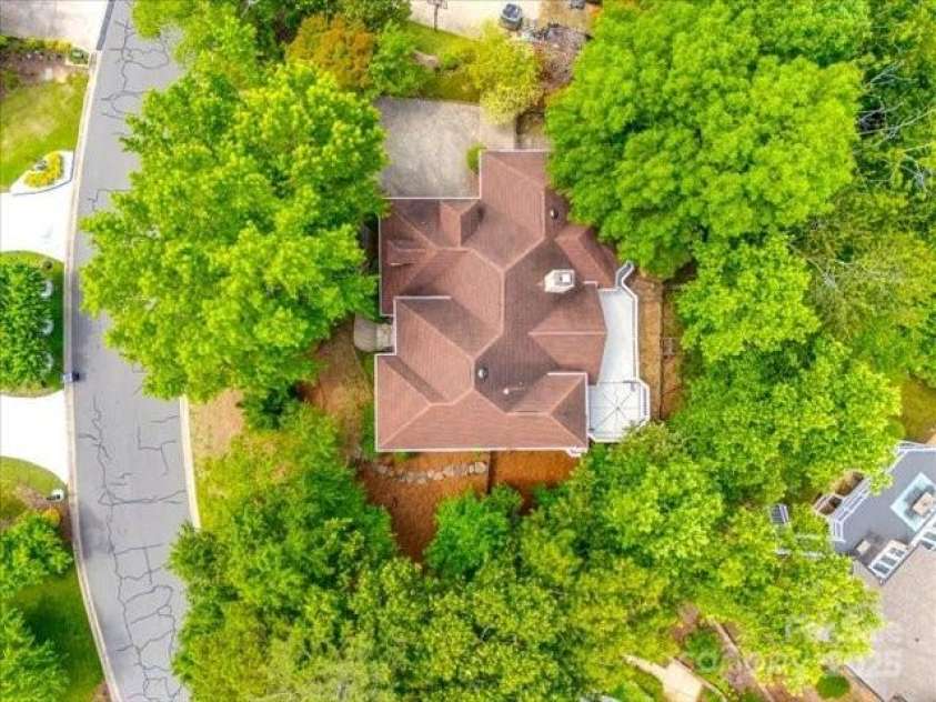 15618 Eagleview Drive, Charlotte, NC 28278.  MLS# CAR4248244, YatesRealty ID 23122. 