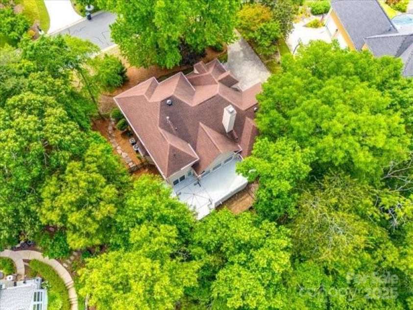 15618 Eagleview Drive, Charlotte, NC 28278.  MLS# CAR4248244, YatesRealty ID 23122. 