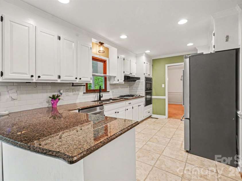 7928 Covey Chase Drive, Charlotte, NC 28210.  MLS# CAR4371699, YatesRealty ID 23122. 