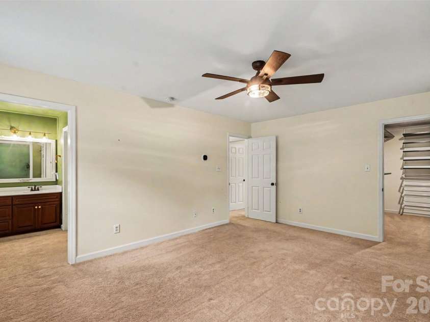 7928 Covey Chase Drive, Charlotte, NC 28210.  MLS# CAR4371699, YatesRealty ID 23122. 