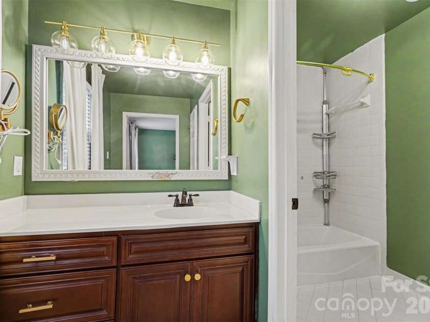 7928 Covey Chase Drive, Charlotte, NC 28210.  MLS# CAR4371699, YatesRealty ID 23122. 