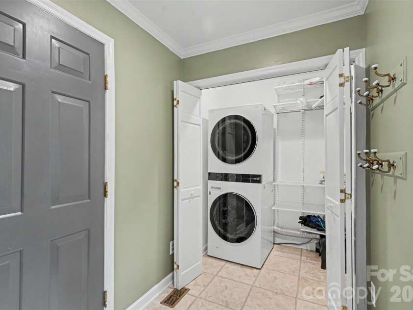 7928 Covey Chase Drive, Charlotte, NC 28210.  MLS# CAR4371699, YatesRealty ID 23122. 