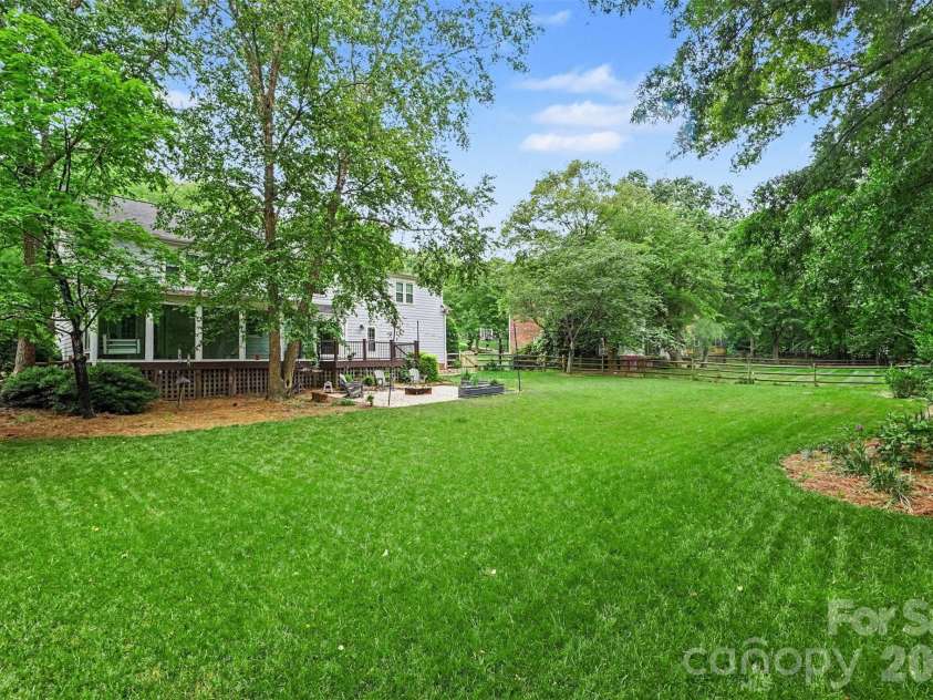7928 Covey Chase Drive, Charlotte, NC 28210.  MLS# CAR4371699, YatesRealty ID 23122. 