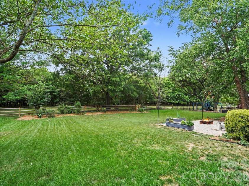 7928 Covey Chase Drive, Charlotte, NC 28210.  MLS# CAR4371699, YatesRealty ID 23122. 