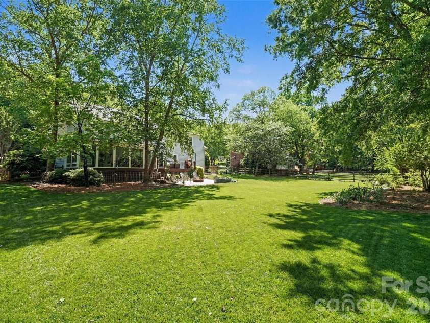 7928 Covey Chase Drive, Charlotte, NC 28210.  MLS# CAR4371699, YatesRealty ID 23122. 