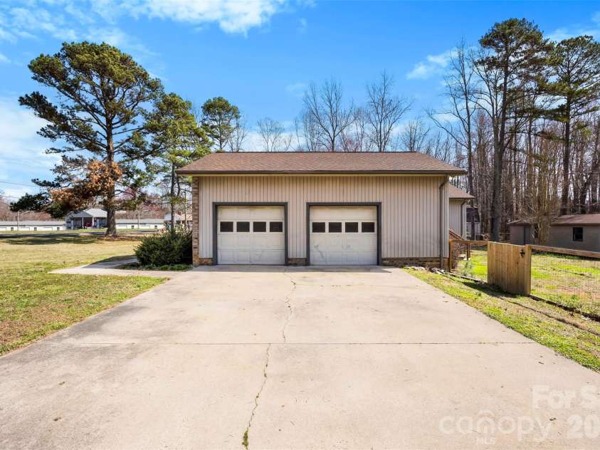 2010 Sprucewood Street, Albemarle, NC 28001.  MLS# CAR4354173, YatesRealty ID 23123. 