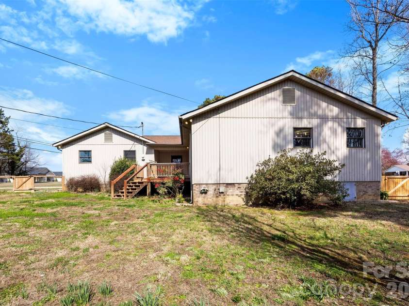 2010 Sprucewood Street, Albemarle, NC 28001.  MLS# CAR4354173, YatesRealty ID 23123. 