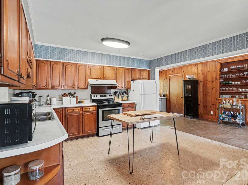 6339 Thelo Drive, Charlotte, NC 28212.  MLS# CAR4378334, YatesRealty ID 23124. 