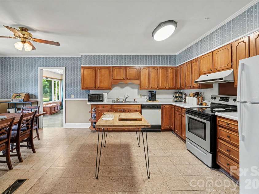 6339 Thelo Drive, Charlotte, NC 28212.  MLS# CAR4378334, YatesRealty ID 23124. 