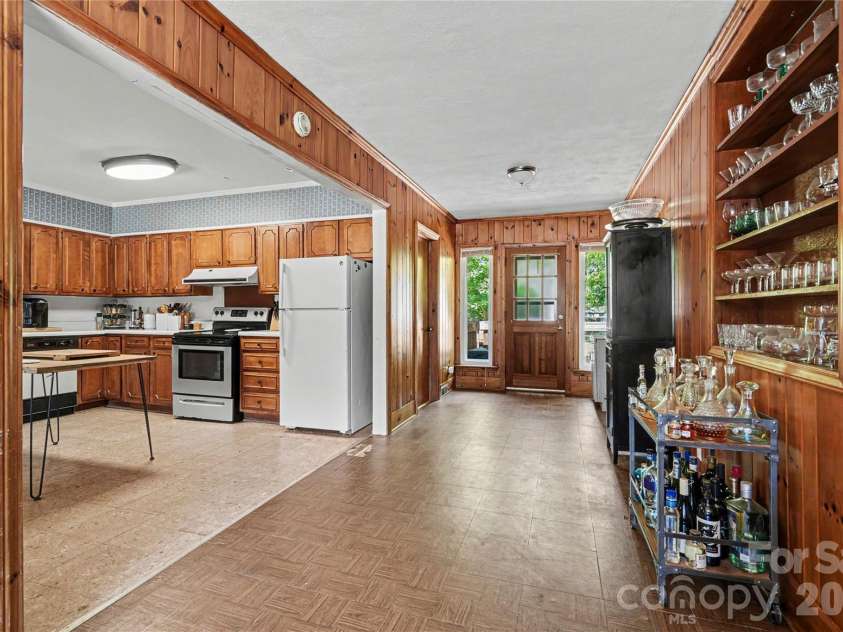 6339 Thelo Drive, Charlotte, NC 28212.  MLS# CAR4378334, YatesRealty ID 23124. 