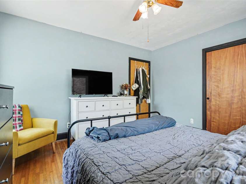 6339 Thelo Drive, Charlotte, NC 28212.  MLS# CAR4378334, YatesRealty ID 23124. 