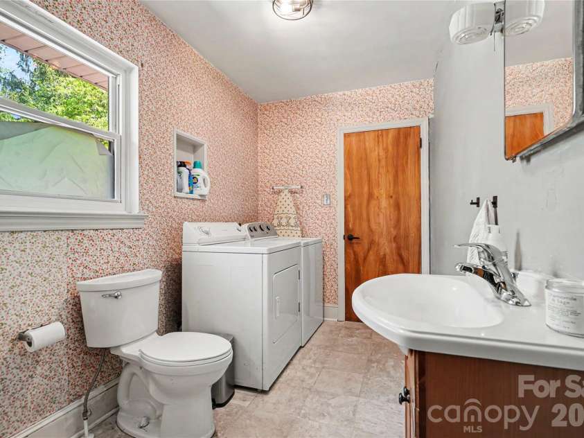 6339 Thelo Drive, Charlotte, NC 28212.  MLS# CAR4378334, YatesRealty ID 23124. 