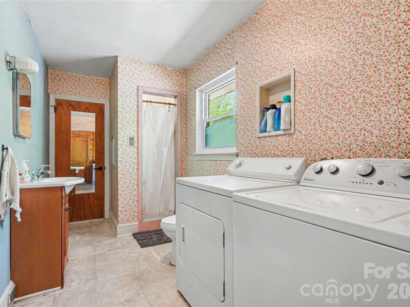 6339 Thelo Drive, Charlotte, NC 28212.  MLS# CAR4378334, YatesRealty ID 23124. 