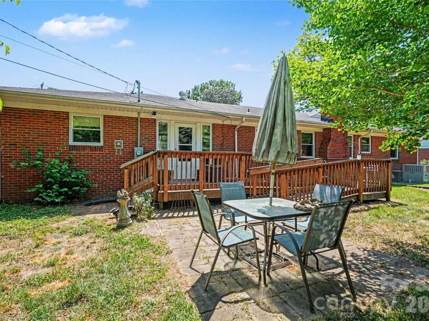 6339 Thelo Drive, Charlotte, NC 28212.  MLS# CAR4378334, YatesRealty ID 23124. 