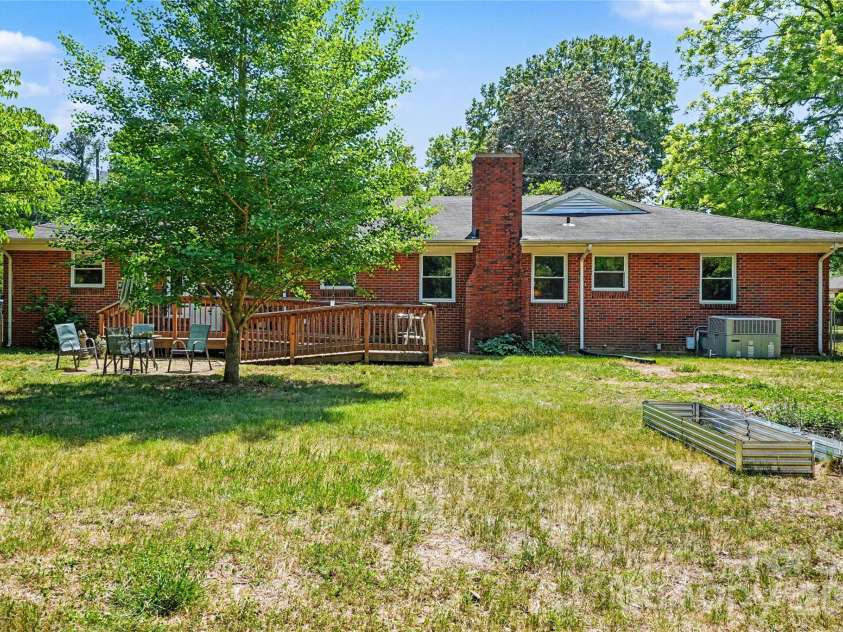 6339 Thelo Drive, Charlotte, NC 28212.  MLS# CAR4378334, YatesRealty ID 23124. 