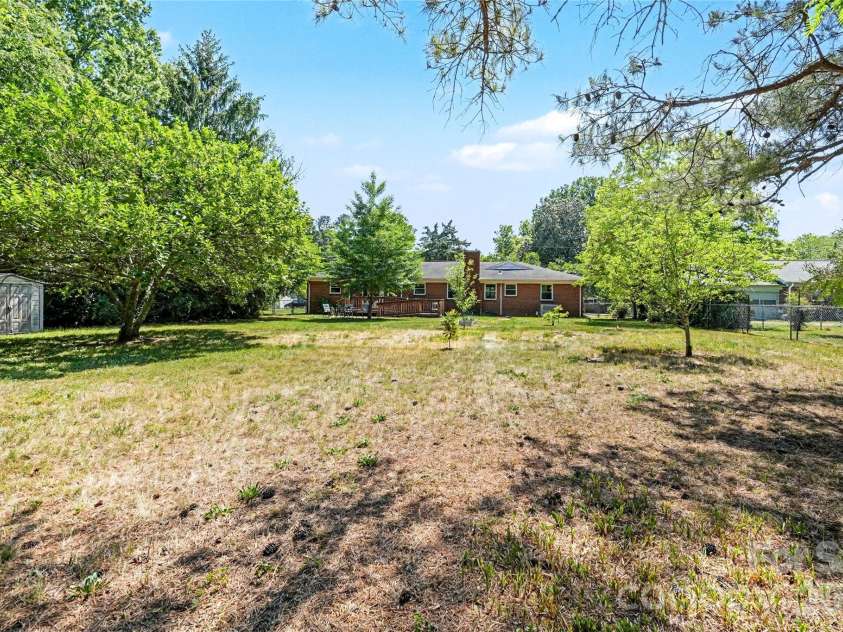 6339 Thelo Drive, Charlotte, NC 28212.  MLS# CAR4378334, YatesRealty ID 23124. 
