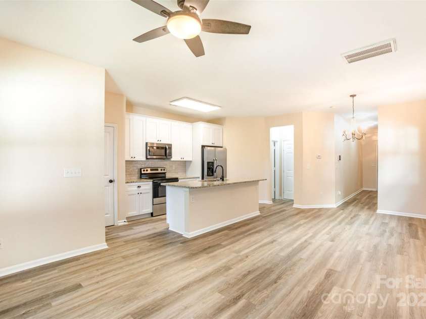 9036 Bradstreet Commons Way, Charlotte, NC 28215.  MLS# CAR4200197, YatesRealty ID 23125. 