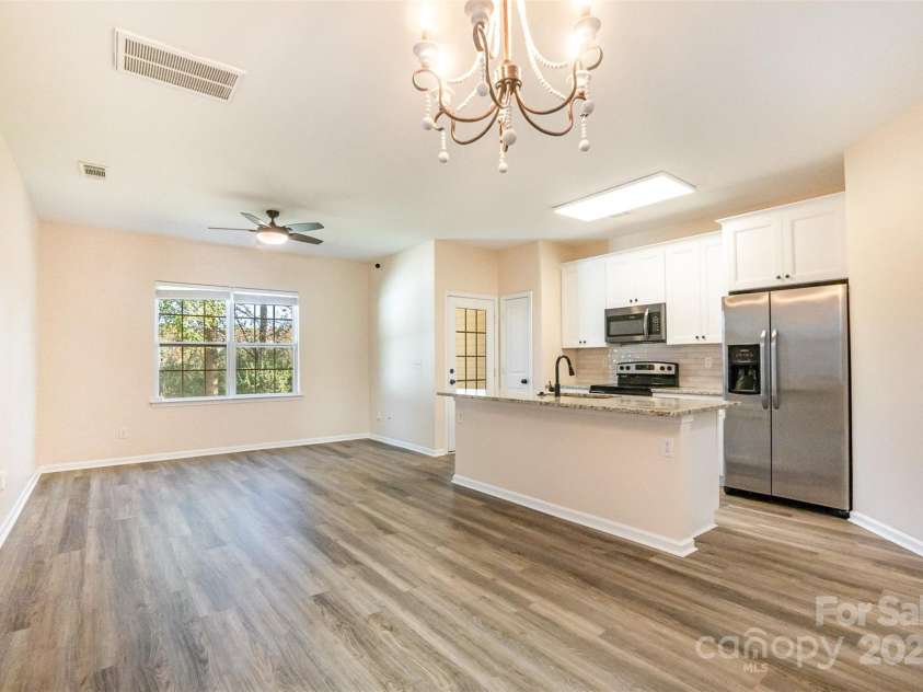 9036 Bradstreet Commons Way, Charlotte, NC 28215.  MLS# CAR4200197, YatesRealty ID 23125. 