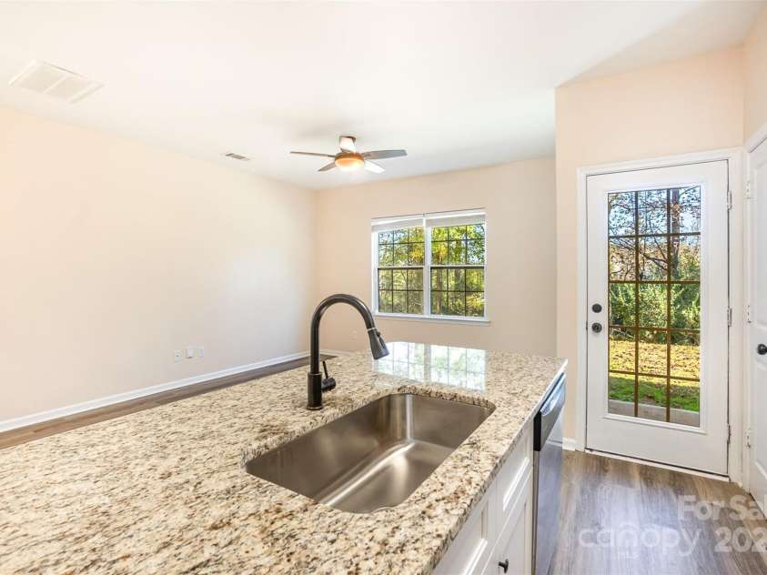 9036 Bradstreet Commons Way, Charlotte, NC 28215.  MLS# CAR4200197, YatesRealty ID 23125. 