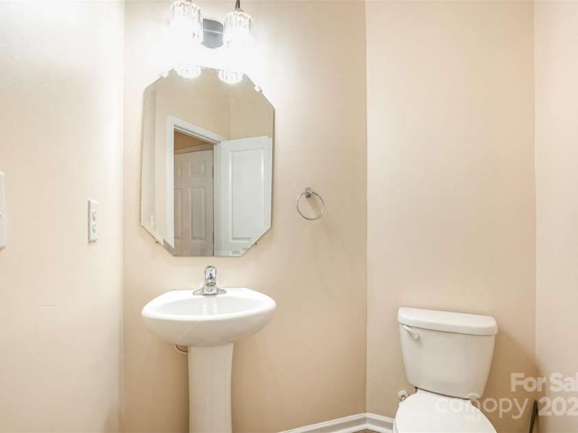 9036 Bradstreet Commons Way, Charlotte, NC 28215.  MLS# CAR4200197, YatesRealty ID 23125. 