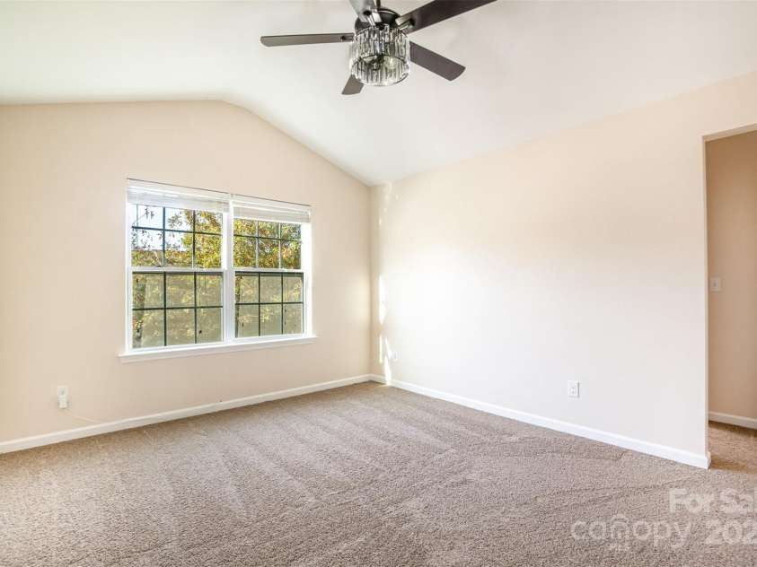 9036 Bradstreet Commons Way, Charlotte, NC 28215.  MLS# CAR4200197, YatesRealty ID 23125. 