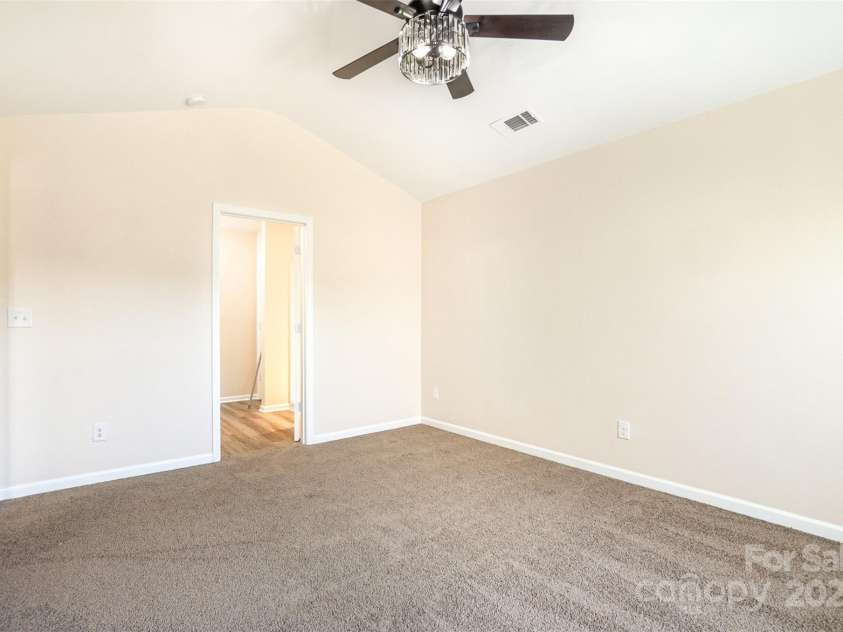 9036 Bradstreet Commons Way, Charlotte, NC 28215.  MLS# CAR4200197, YatesRealty ID 23125. 