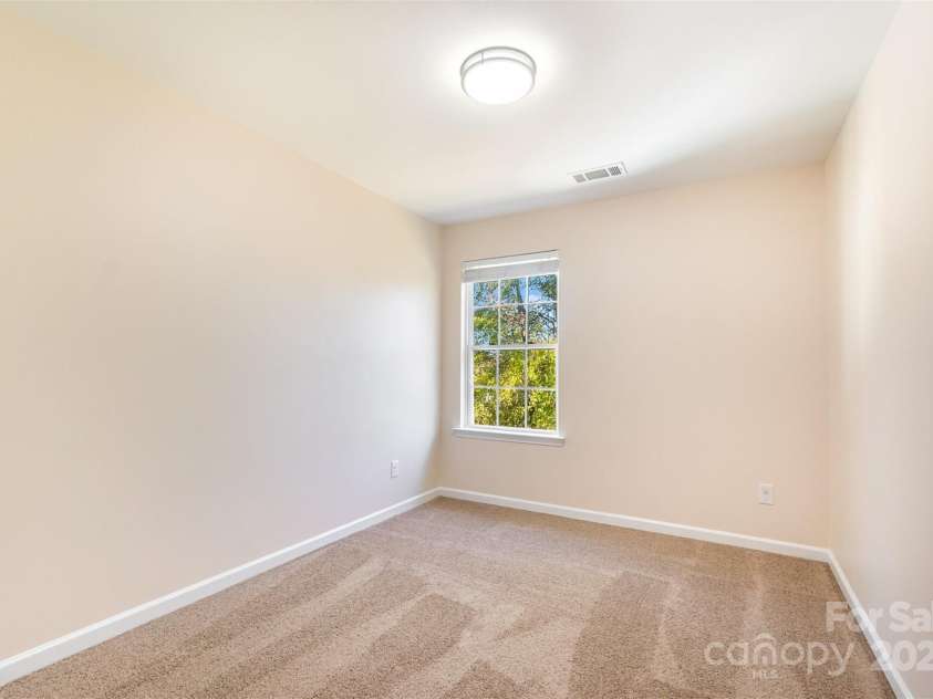 9036 Bradstreet Commons Way, Charlotte, NC 28215.  MLS# CAR4200197, YatesRealty ID 23125. 