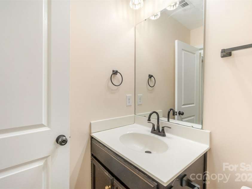 9036 Bradstreet Commons Way, Charlotte, NC 28215.  MLS# CAR4200197, YatesRealty ID 23125. 
