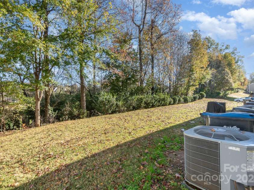 9036 Bradstreet Commons Way, Charlotte, NC 28215.  MLS# CAR4200197, YatesRealty ID 23125. 