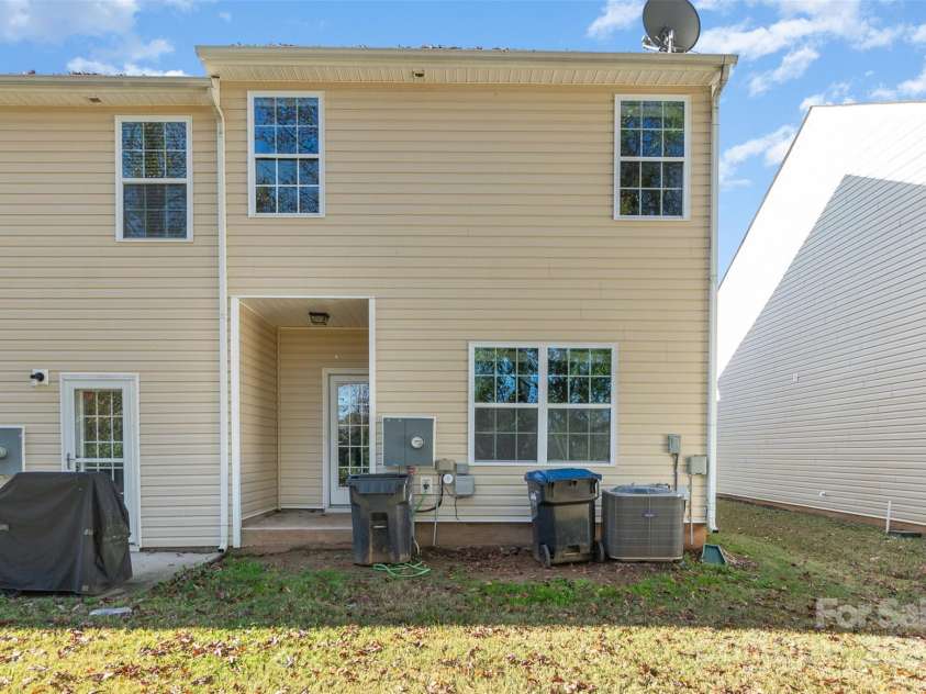 9036 Bradstreet Commons Way, Charlotte, NC 28215.  MLS# CAR4200197, YatesRealty ID 23125. 