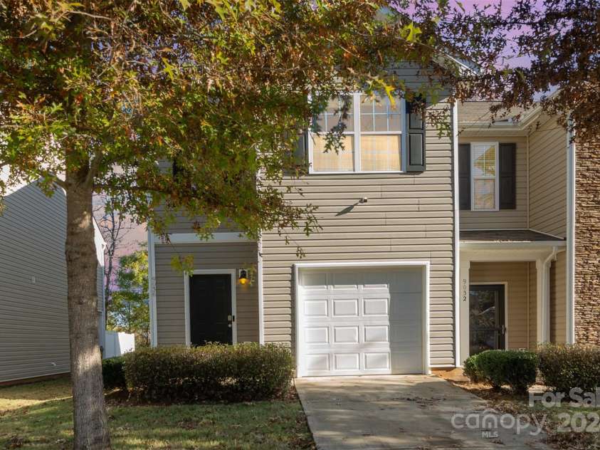 9036 Bradstreet Commons Way, Charlotte, NC 28215.  MLS# CAR4200197, YatesRealty ID 23125. 