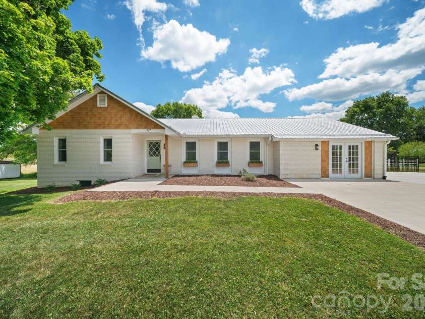 97 Paul Holland Road, Canton, NC 28716.  MLS# CAR4382350, YatesRealty ID 23126. 