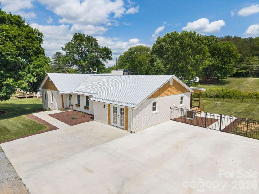 97 Paul Holland Road, Canton, NC 28716.  MLS# CAR4382350, YatesRealty ID 23126. 