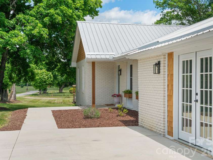 97 Paul Holland Road, Canton, NC 28716.  MLS# CAR4382350, YatesRealty ID 23126. 