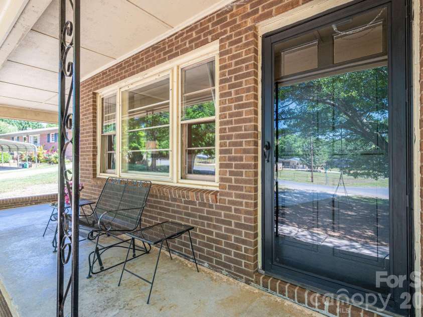 636 Poplar Drive, Shelby, NC 28152.  MLS# CAR4382256, YatesRealty ID 23127. 