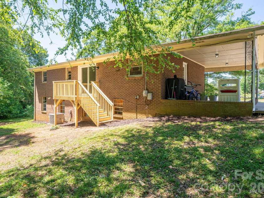 636 Poplar Drive, Shelby, NC 28152.  MLS# CAR4382256, YatesRealty ID 23127. 