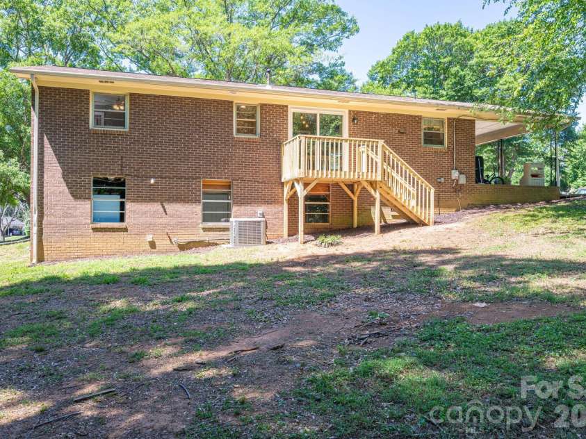 636 Poplar Drive, Shelby, NC 28152.  MLS# CAR4382256, YatesRealty ID 23127. 